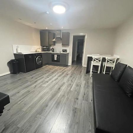 Hosted By Ryan - 2 Bedroom Apartment Liverpool Exterior photo